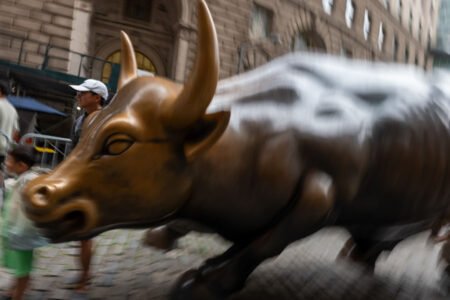 Former members join the chorus calling to end congressional stock trading
