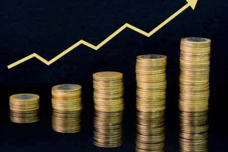 Gold’s price soars past a record $2,700: Why you should invest right now